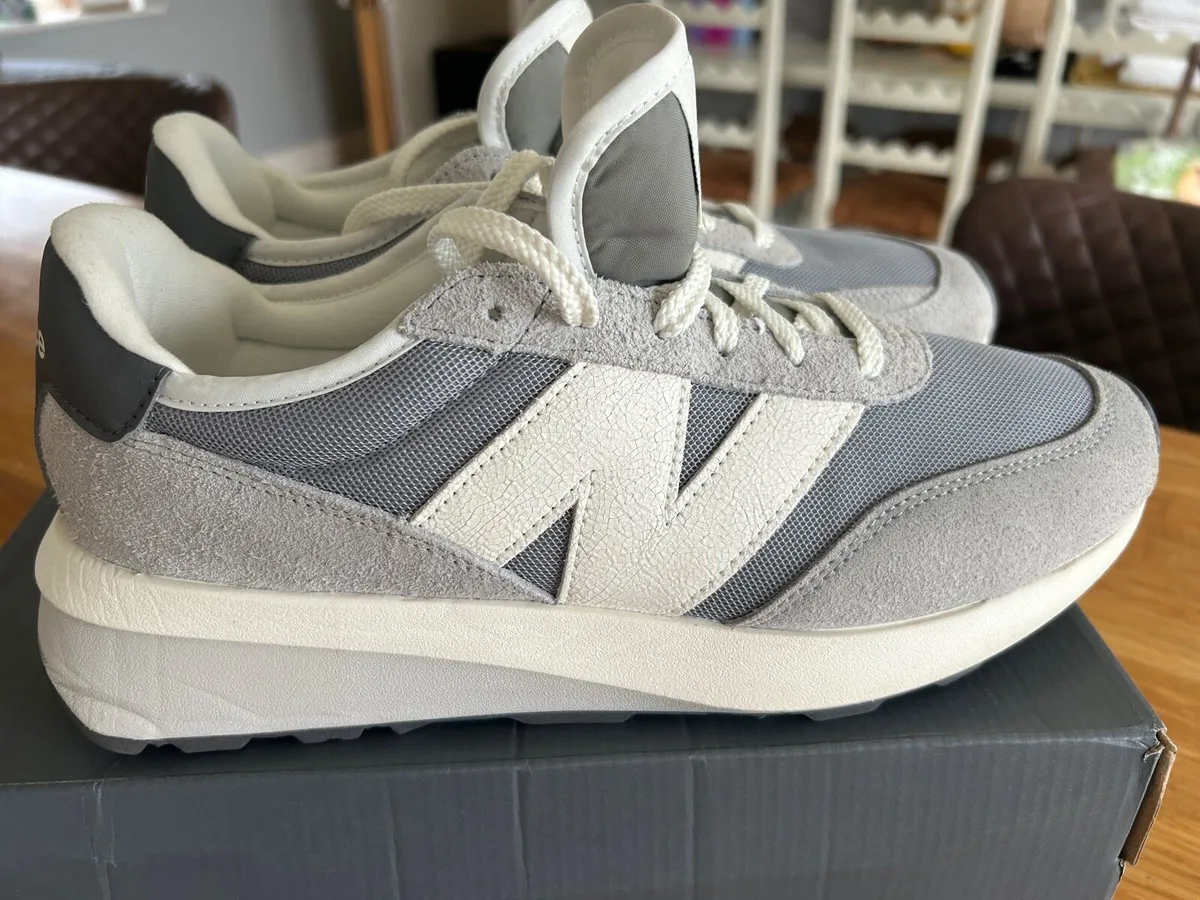 New balance trainers   Size 11.  Read text - Image 3