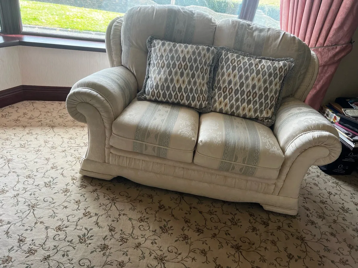Free Sofa Suite - Image 3