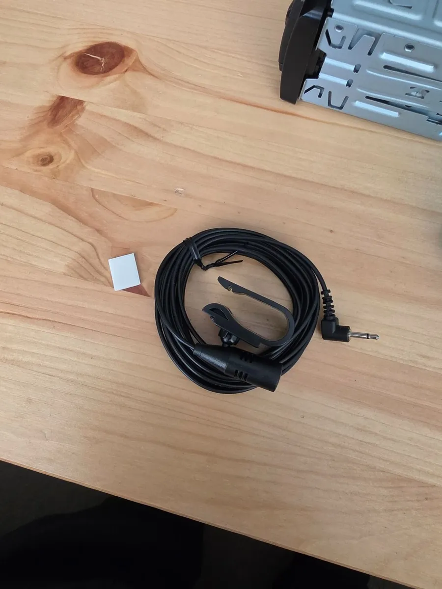 Pioneer DEH-S320BT - Image 4