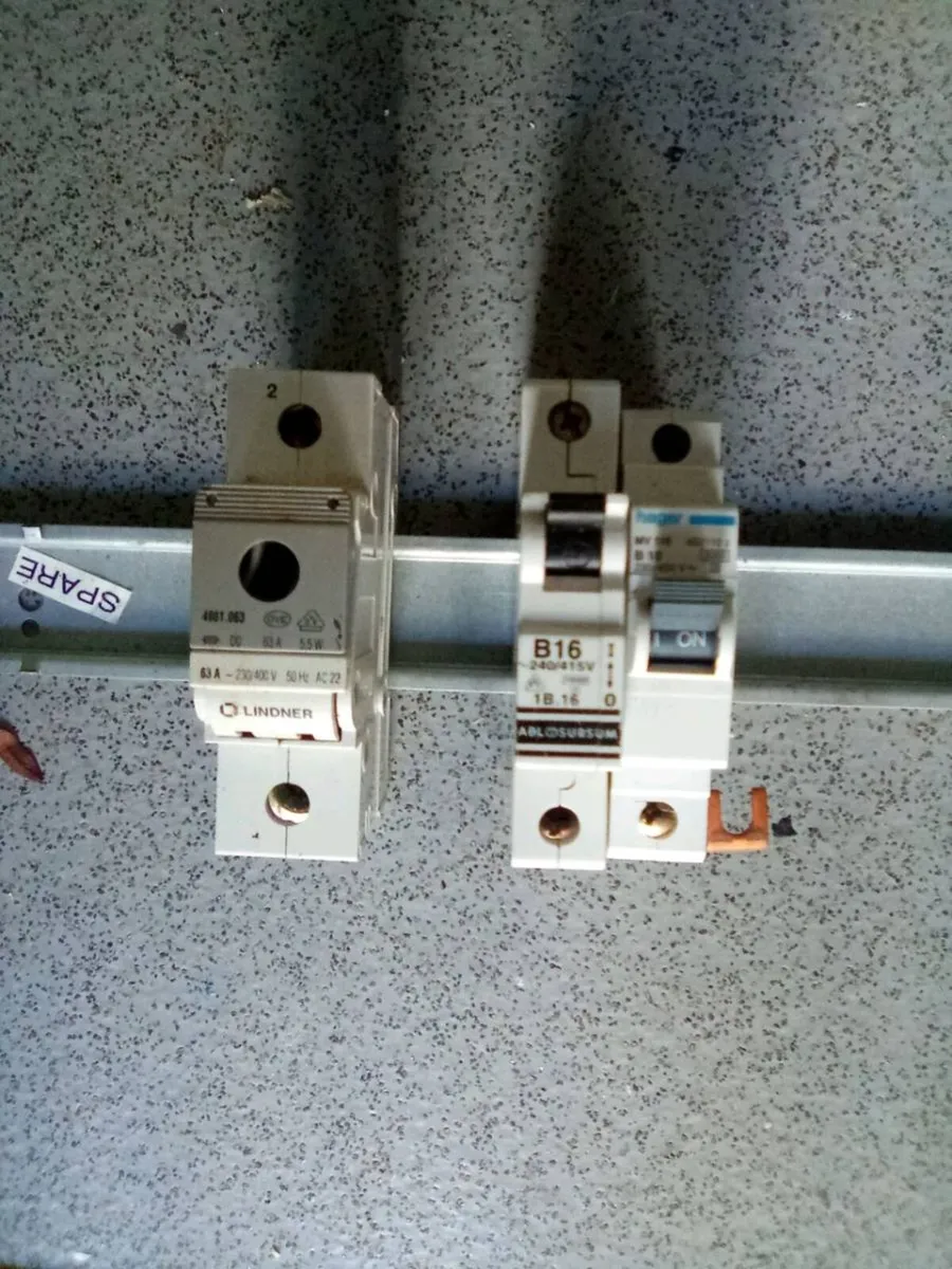 63.  AMP. SWITCH.  FUSE.  AND. 2. CIRCUIT. BREAKER - Image 2