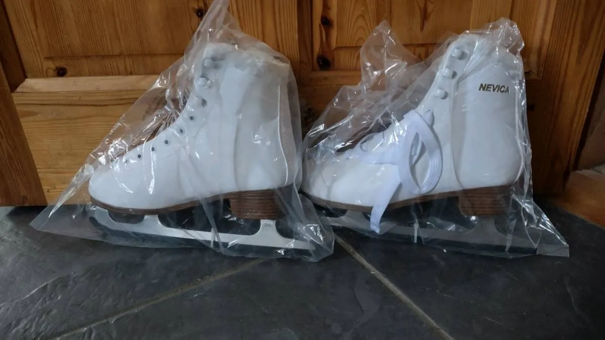 BRAND NEW Ladies Ice Skates - Image 1