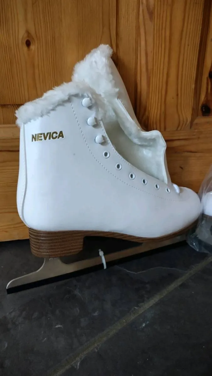 BRAND NEW Ladies Ice Skates - Image 2
