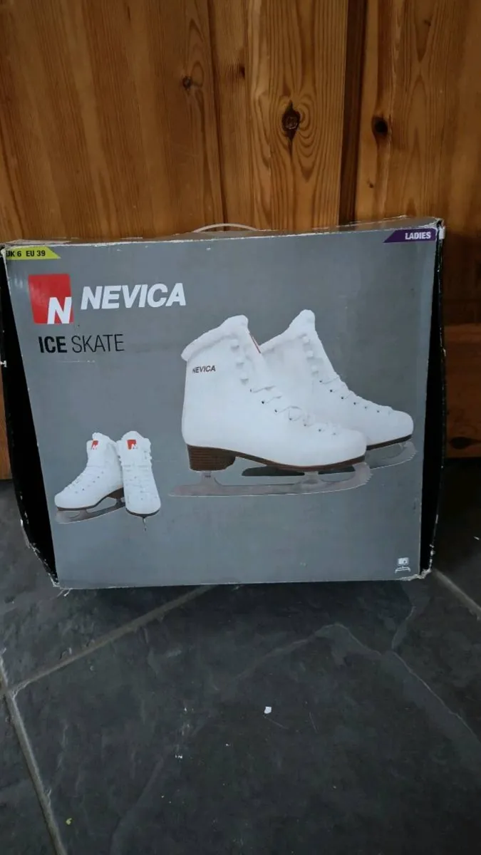 BRAND NEW Ladies Ice Skates - Image 3