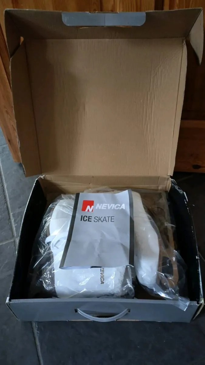 BRAND NEW Ladies Ice Skates - Image 4
