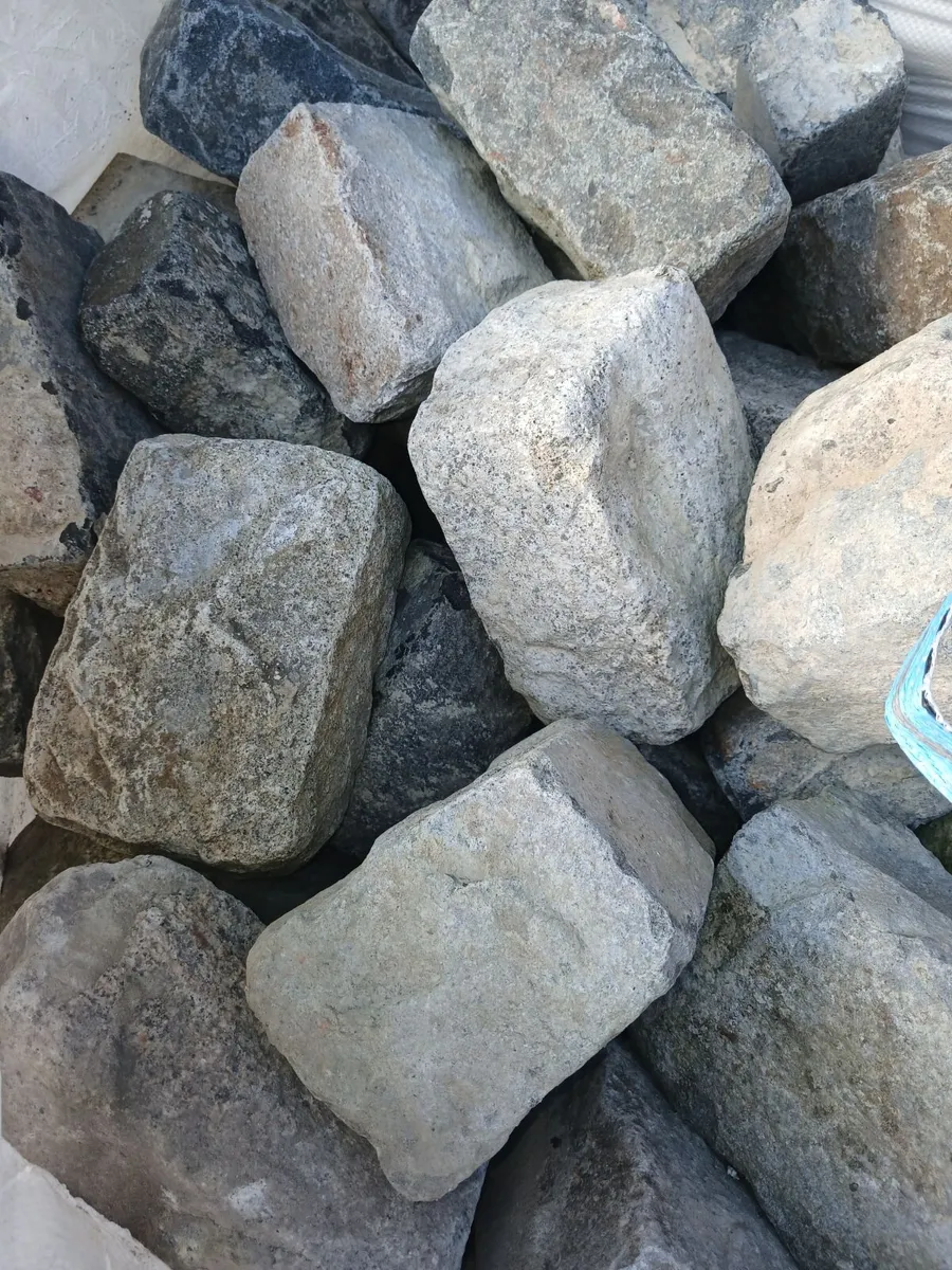 RECLAIMED COBBLES & SETTS — AN EXCEPTIONAL COLLECT - Image 2