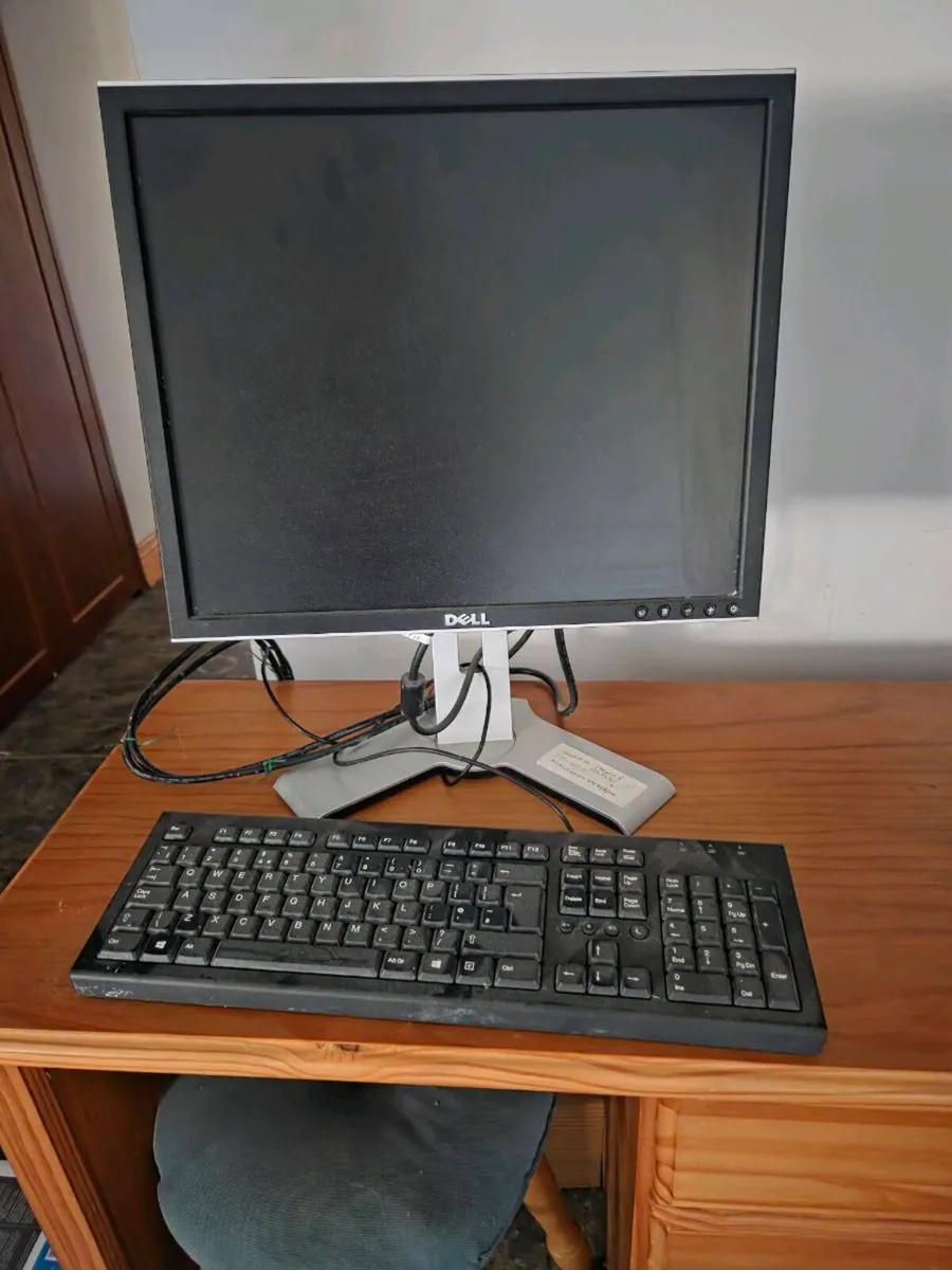 Dell computer monitor and key board