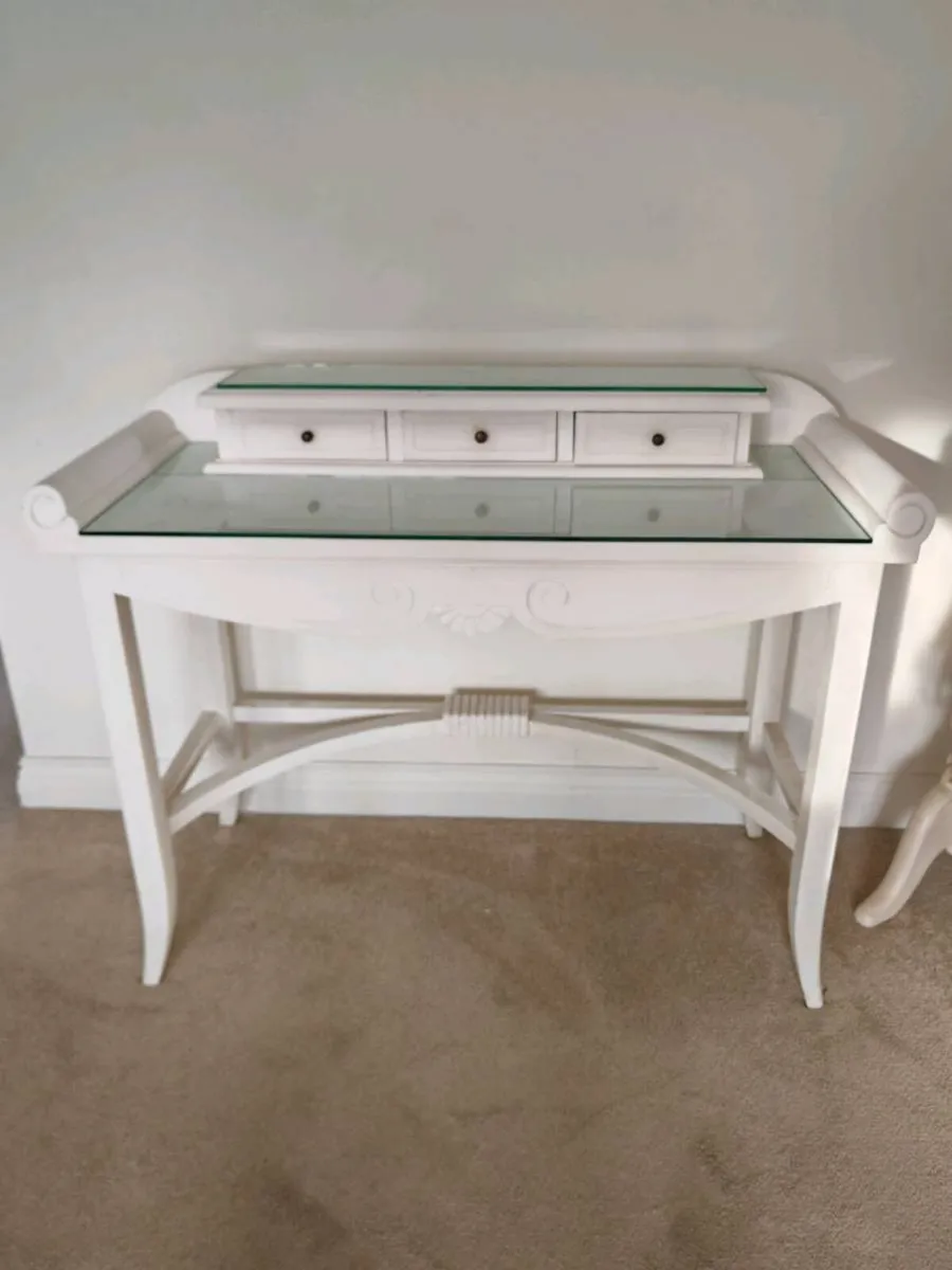 Dressing table - Image 1