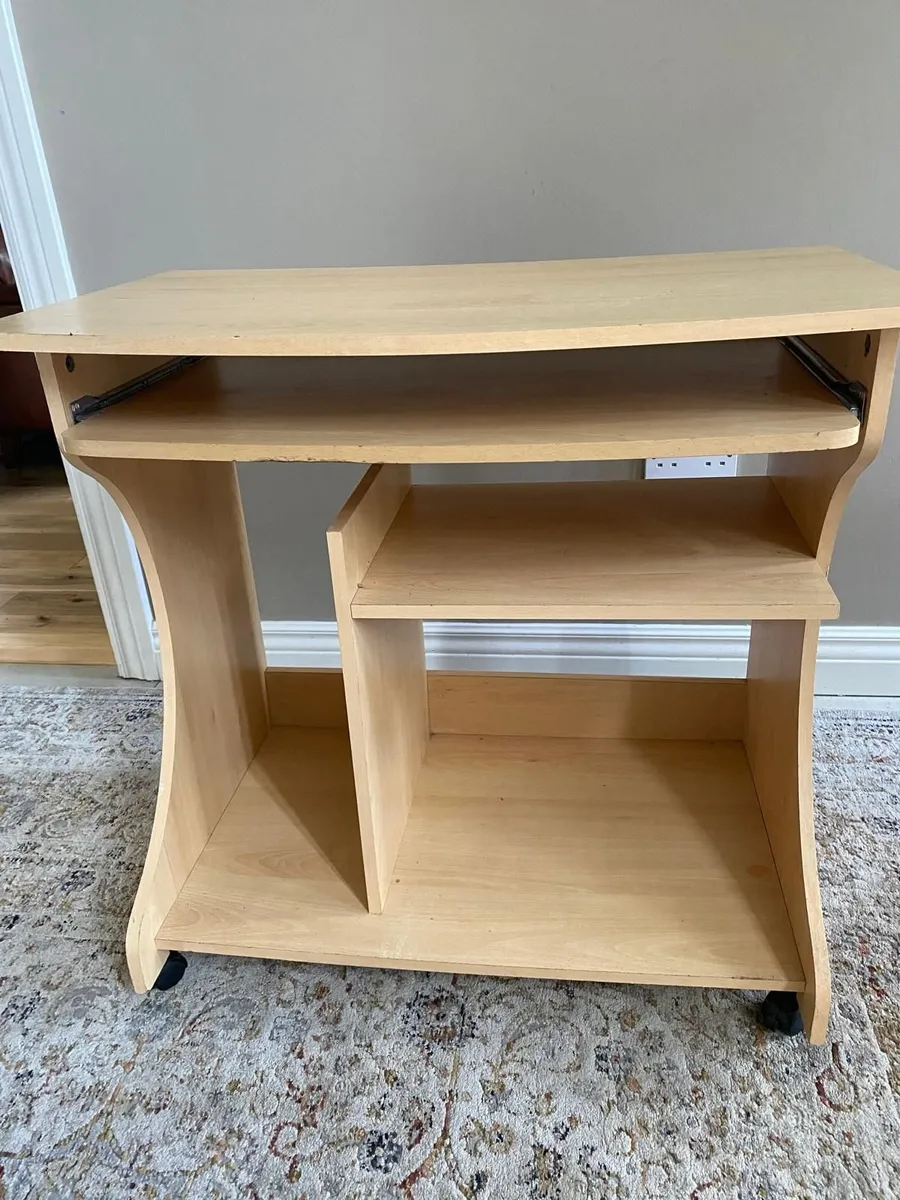 Computer table