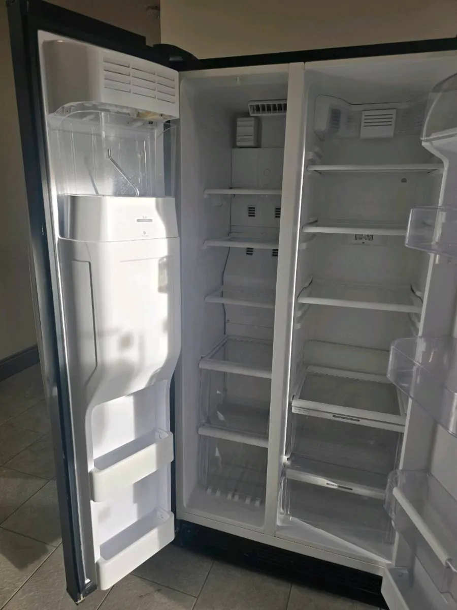 Whirlpool American Fridge Freezer - Image 4