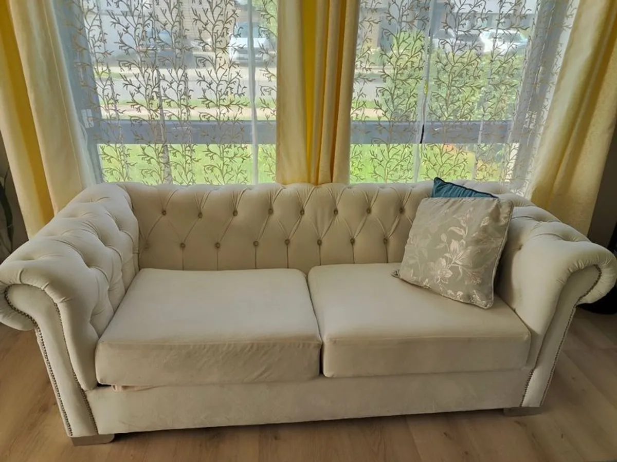 Chesterfield sofa - Image 1