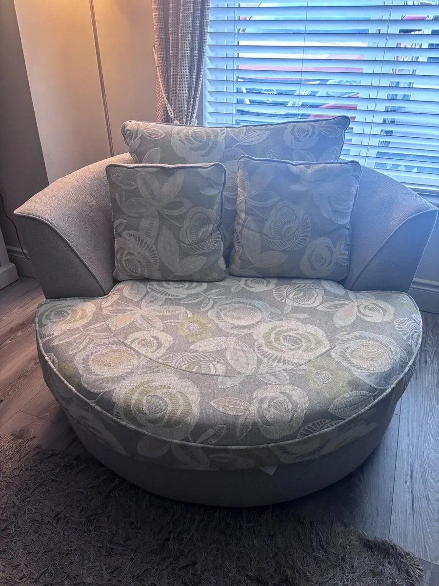 Couch - Image 2