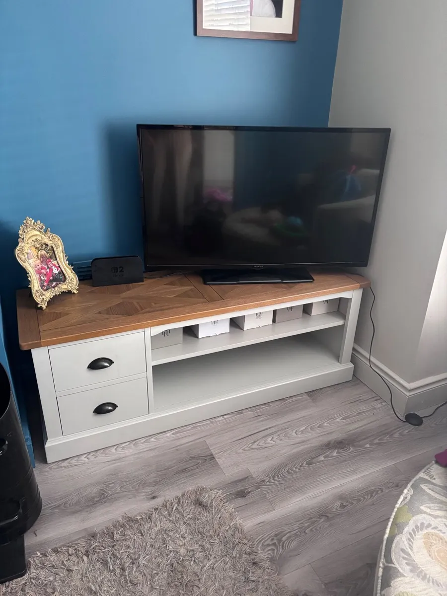 Tv unit
