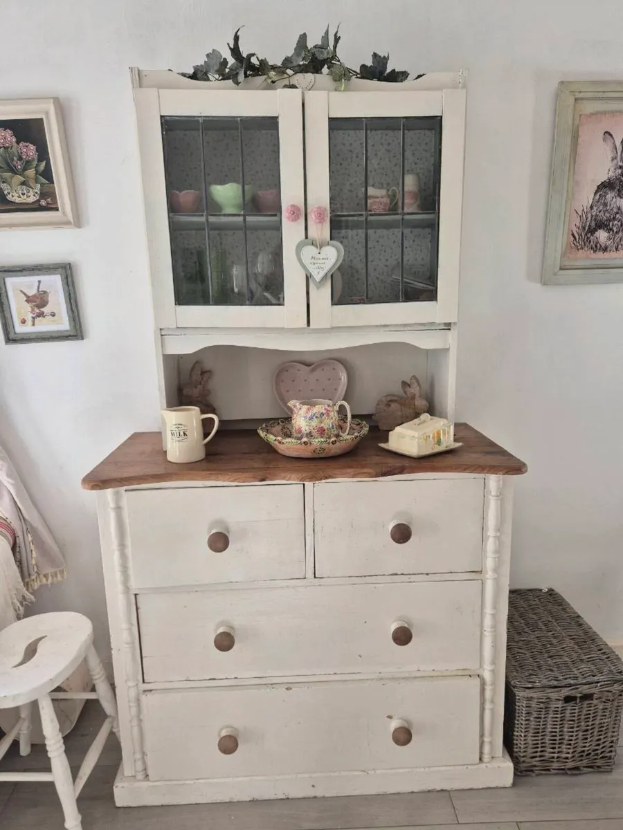 Dresser - Image 1