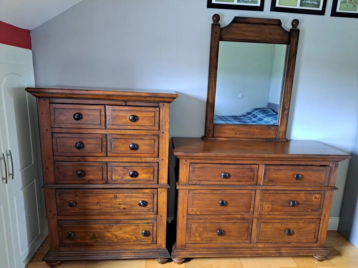 Bedroom furniture - Image 1