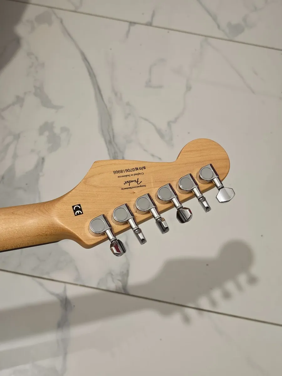 Stratocaster Awsome guitar - Image 2