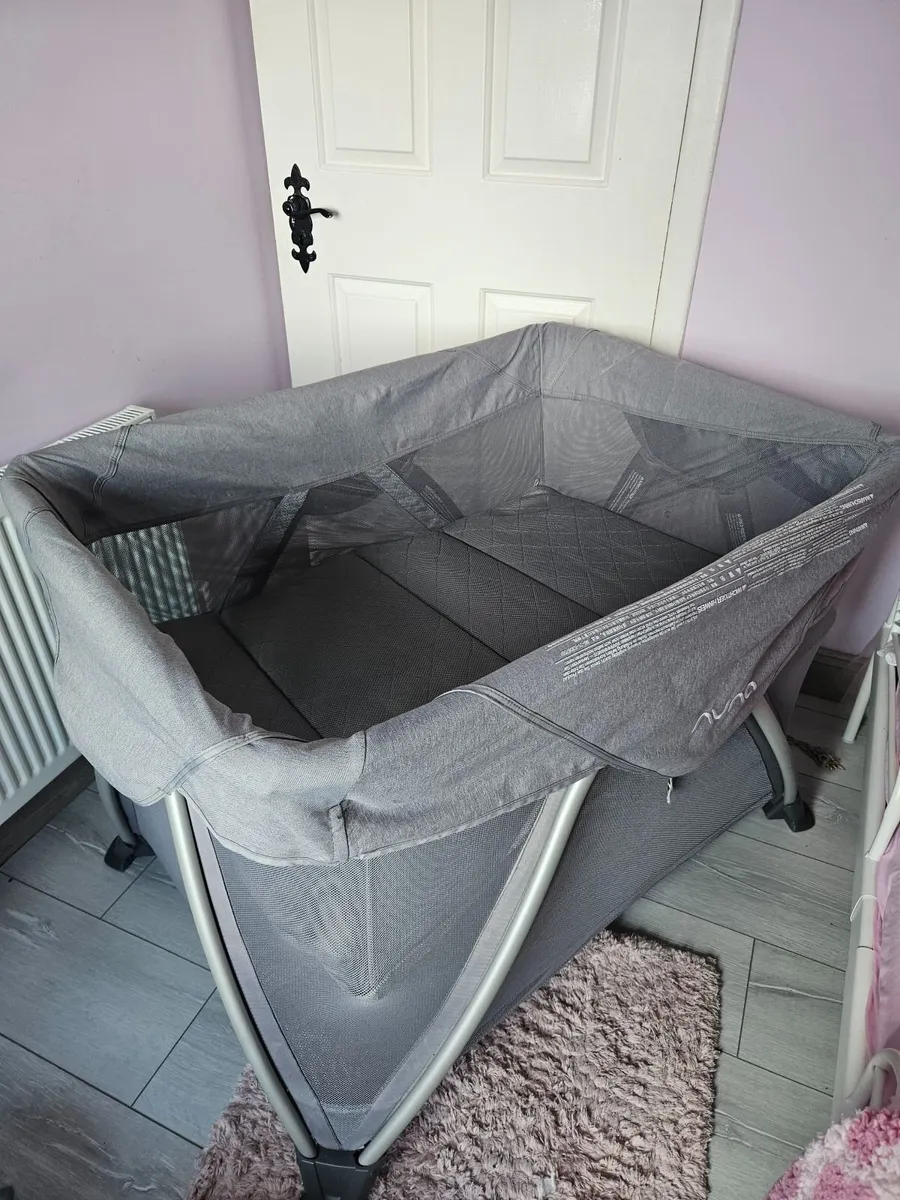 Travel cot - Image 2