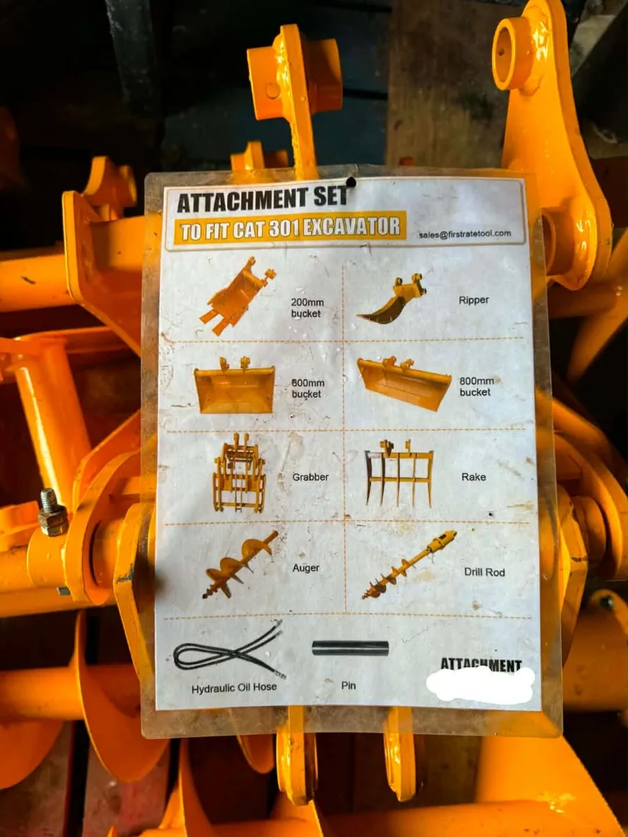 8pc attachment mini digger - Image 1
