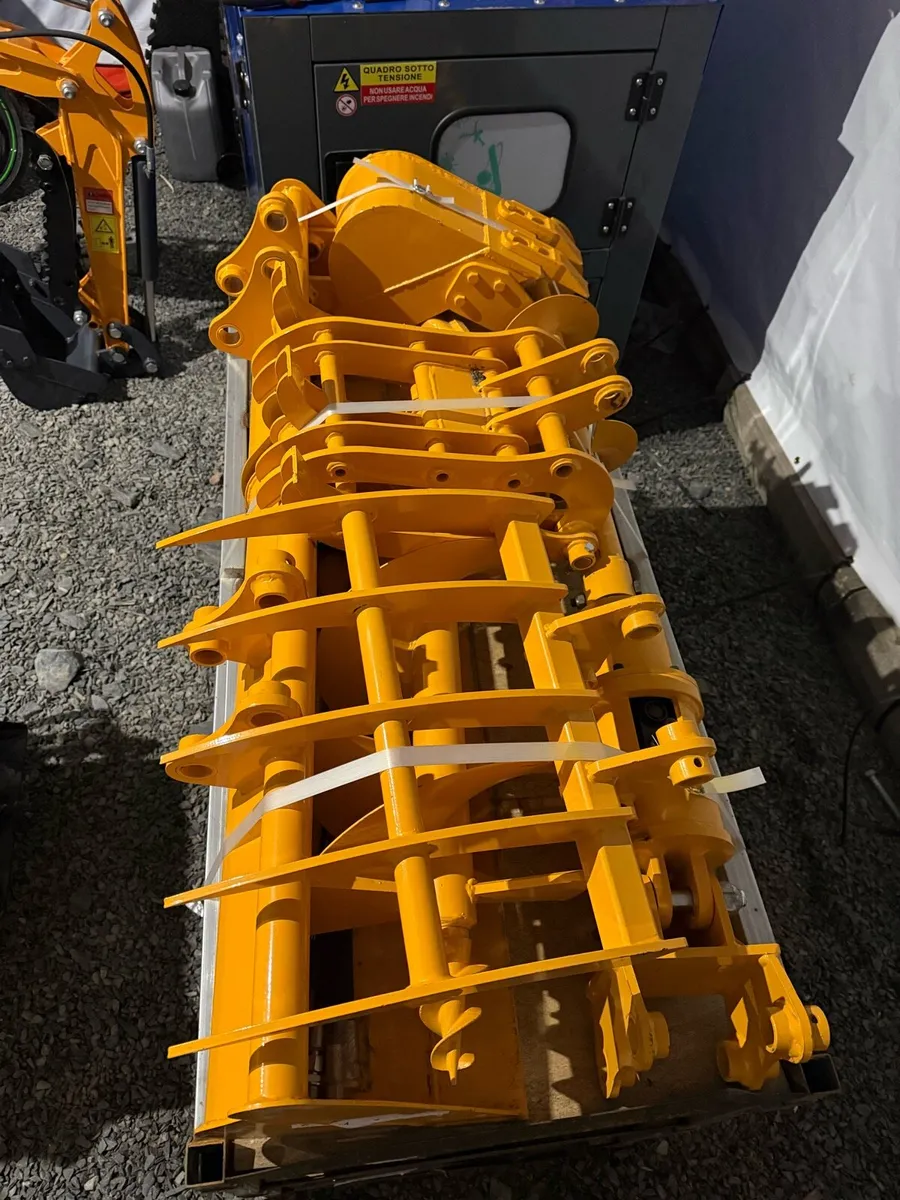 8pc attachment mini digger - Image 3
