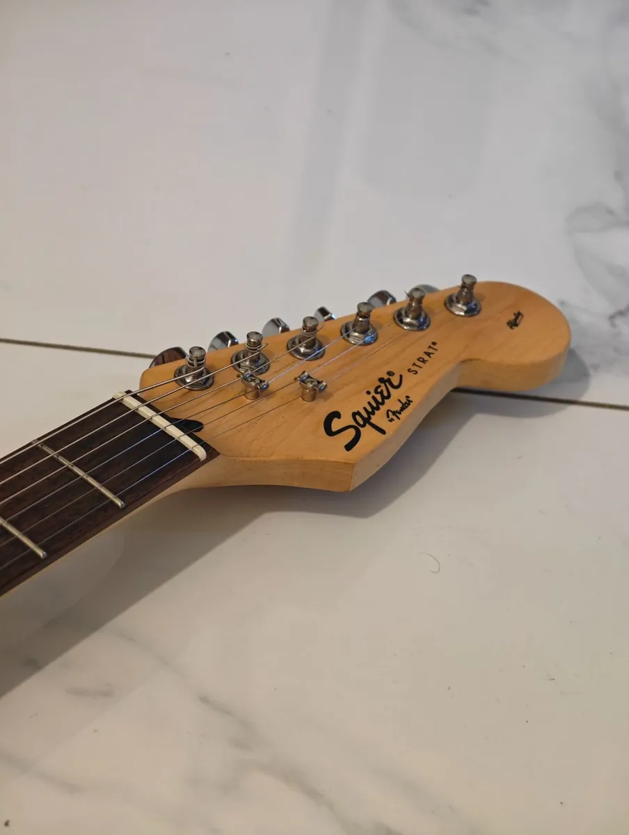 Stratocaster Awsome guitar - Image 4