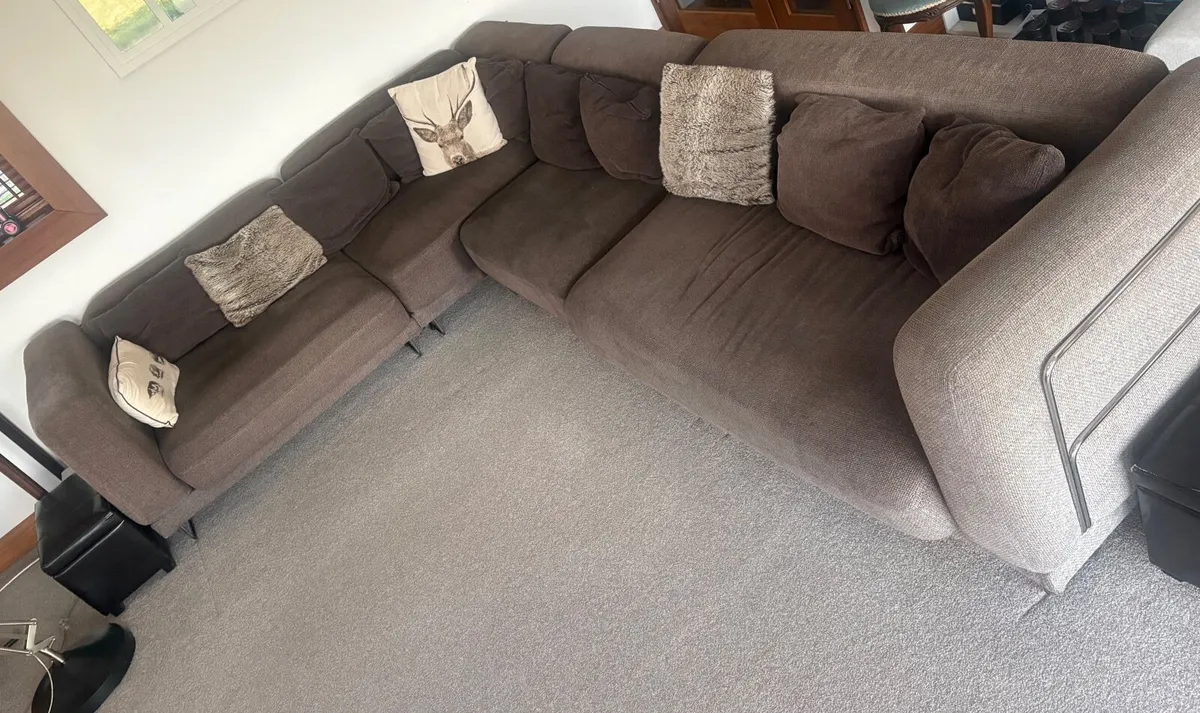 Corner couch - Image 1