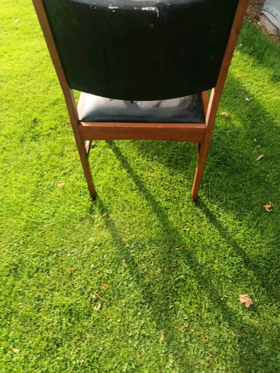 Chair 💺 - Image 4