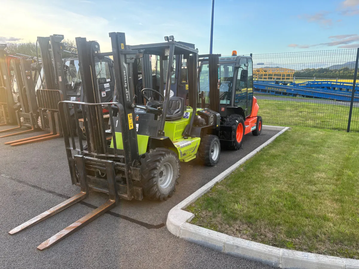Agrimac TH120 rough terrain forklift - Image 3