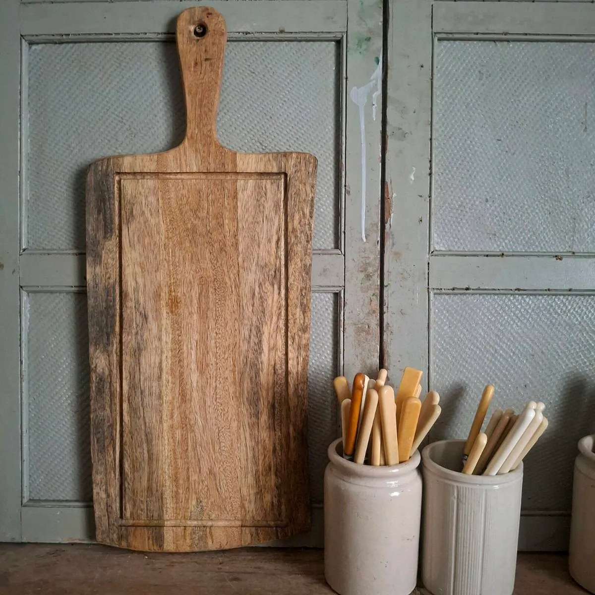 Large Mango Wood Cutting Board - Image 1