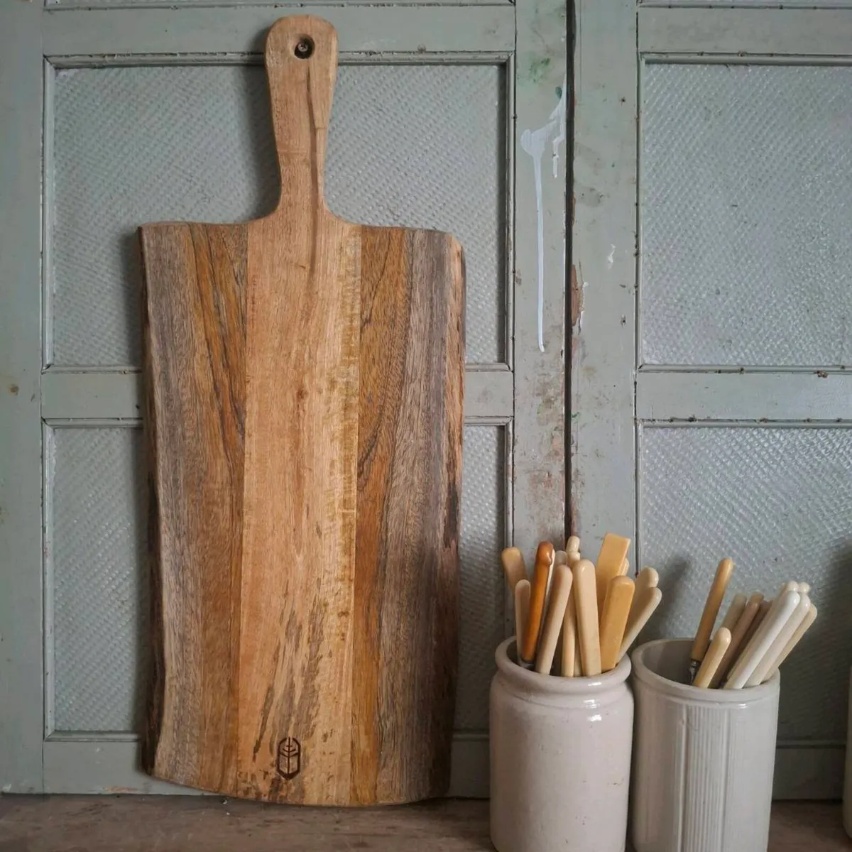 Large Mango Wood Cutting Board - Image 3