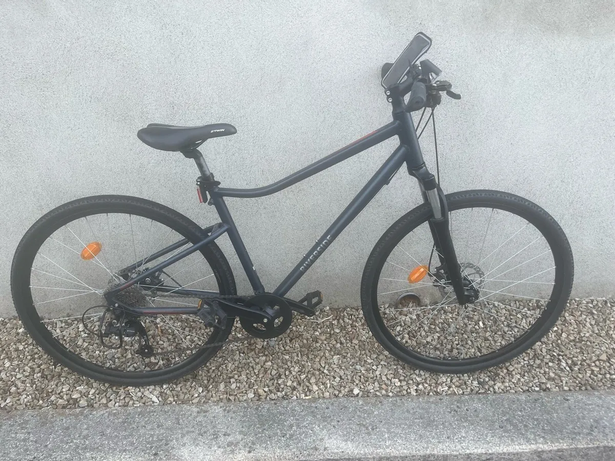 Decathlon Riverside 500 Hybrid Bike - Image 1