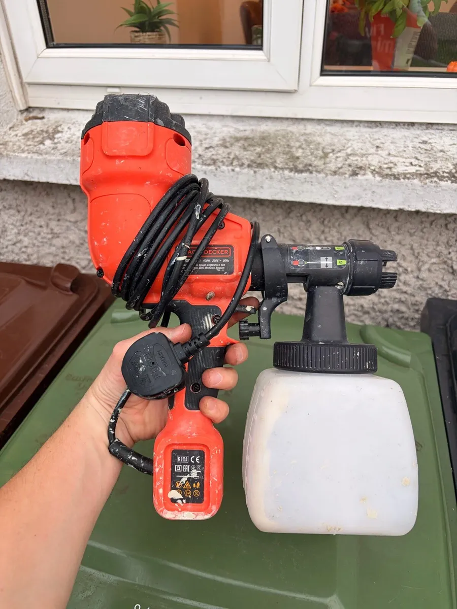 Black + Decker Paint Sprayer - Image 1