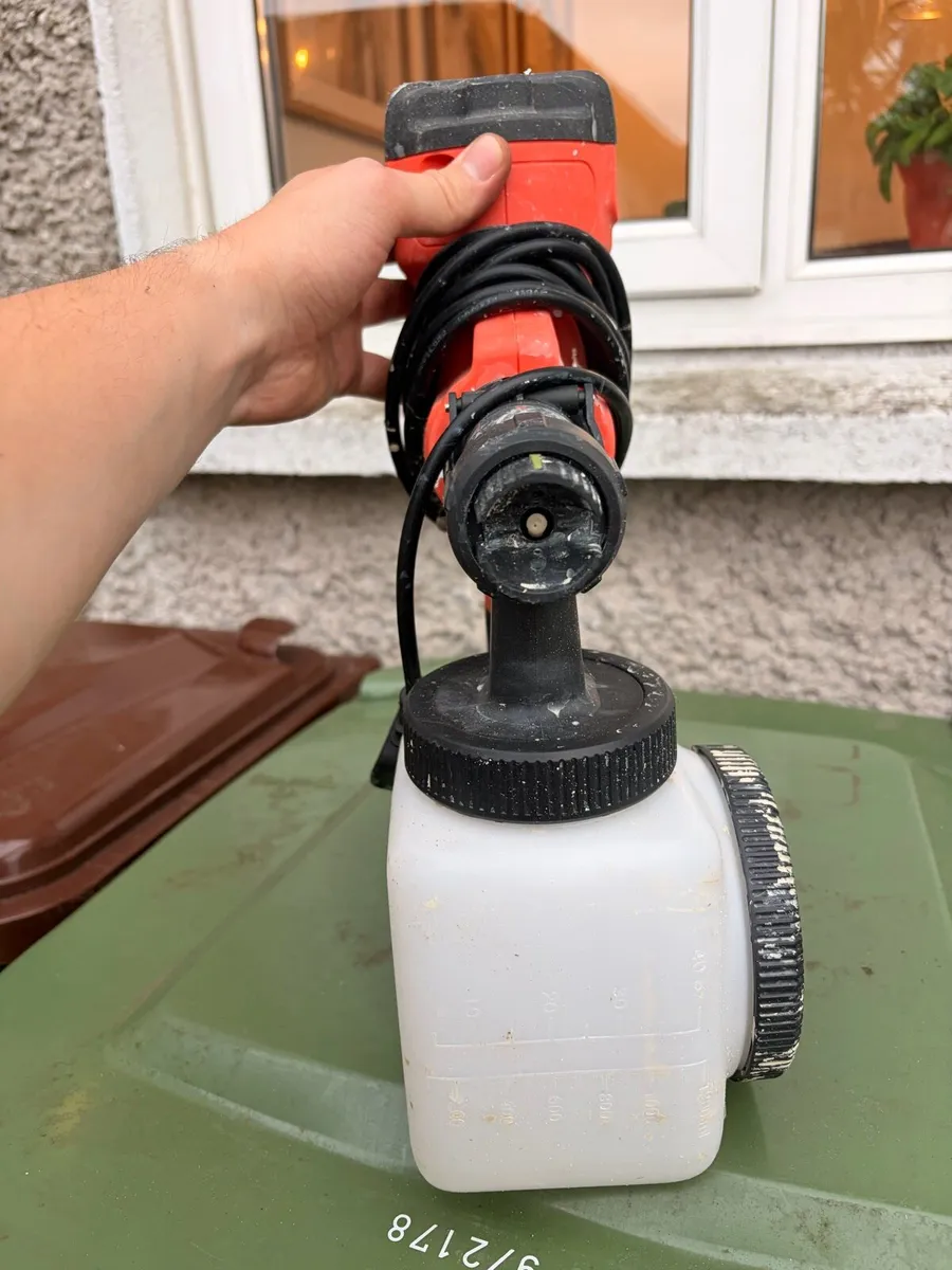 Black + Decker Paint Sprayer - Image 3