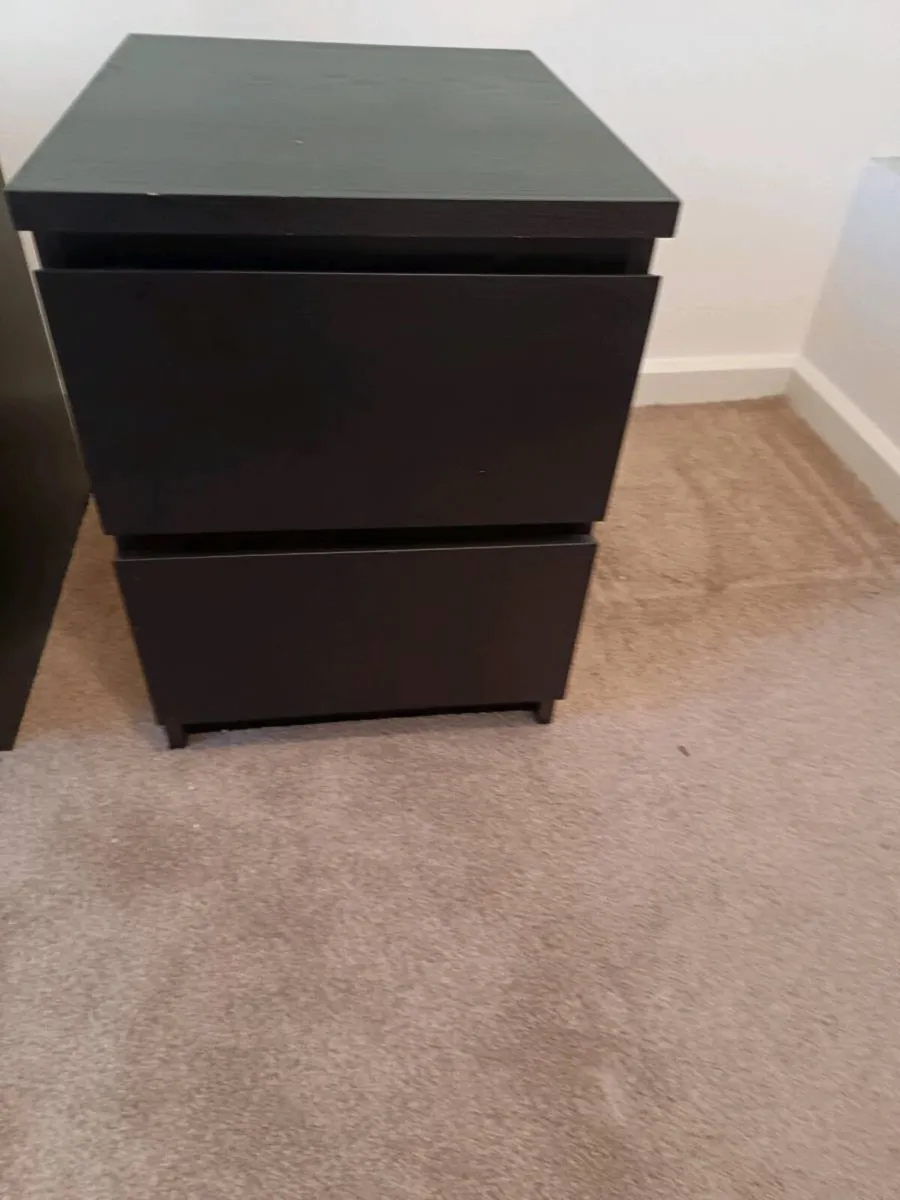 Side lockers - Image 1