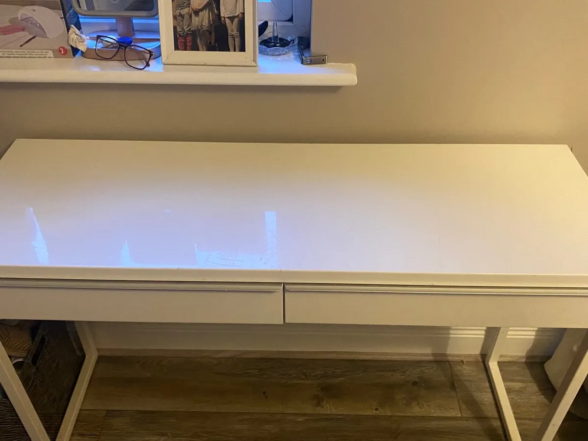 Desk / dressing table free - Image 1