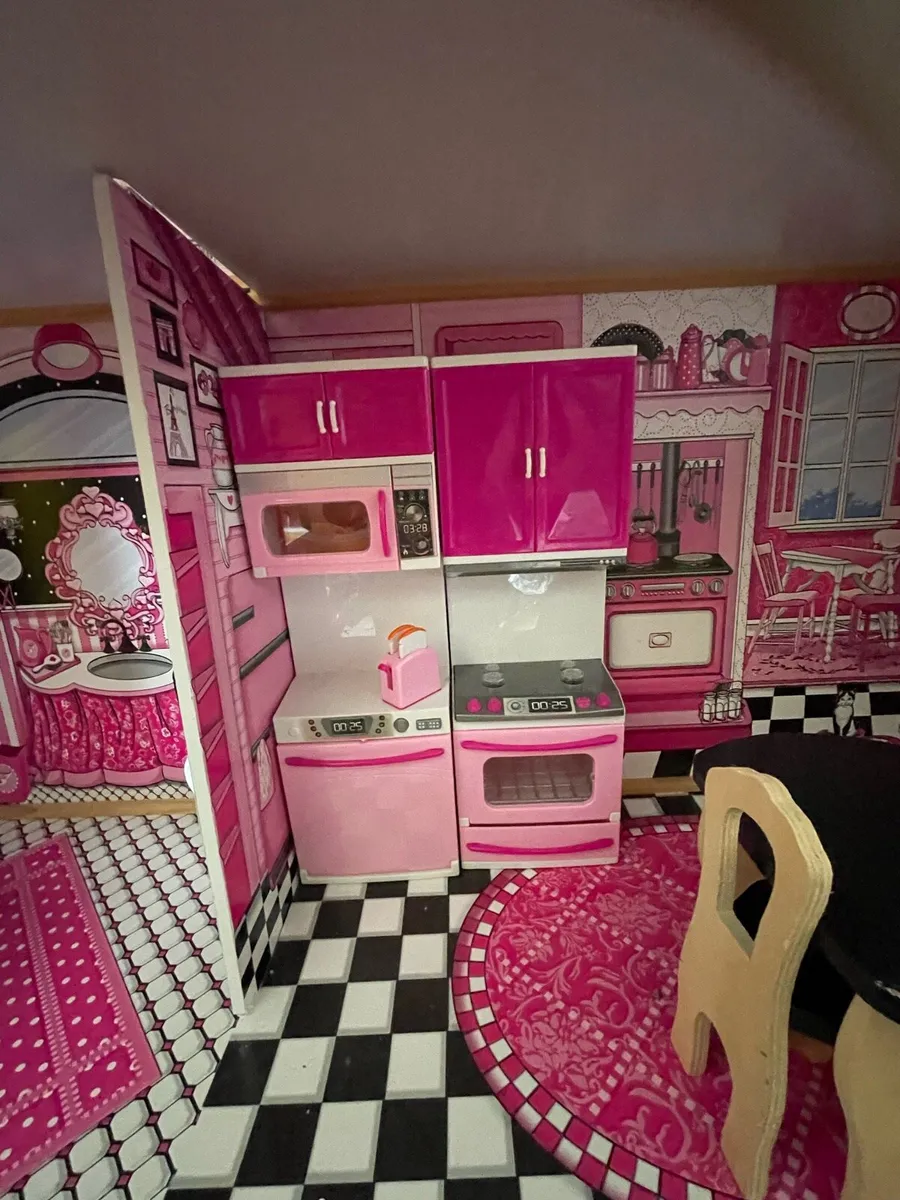 KidKraft wooden 3 storey dolls house - Image 2