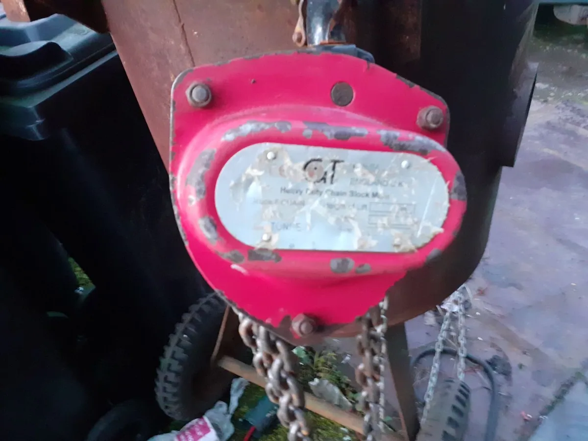 BLOCK AND TACKLE 2 TONNE - Image 1