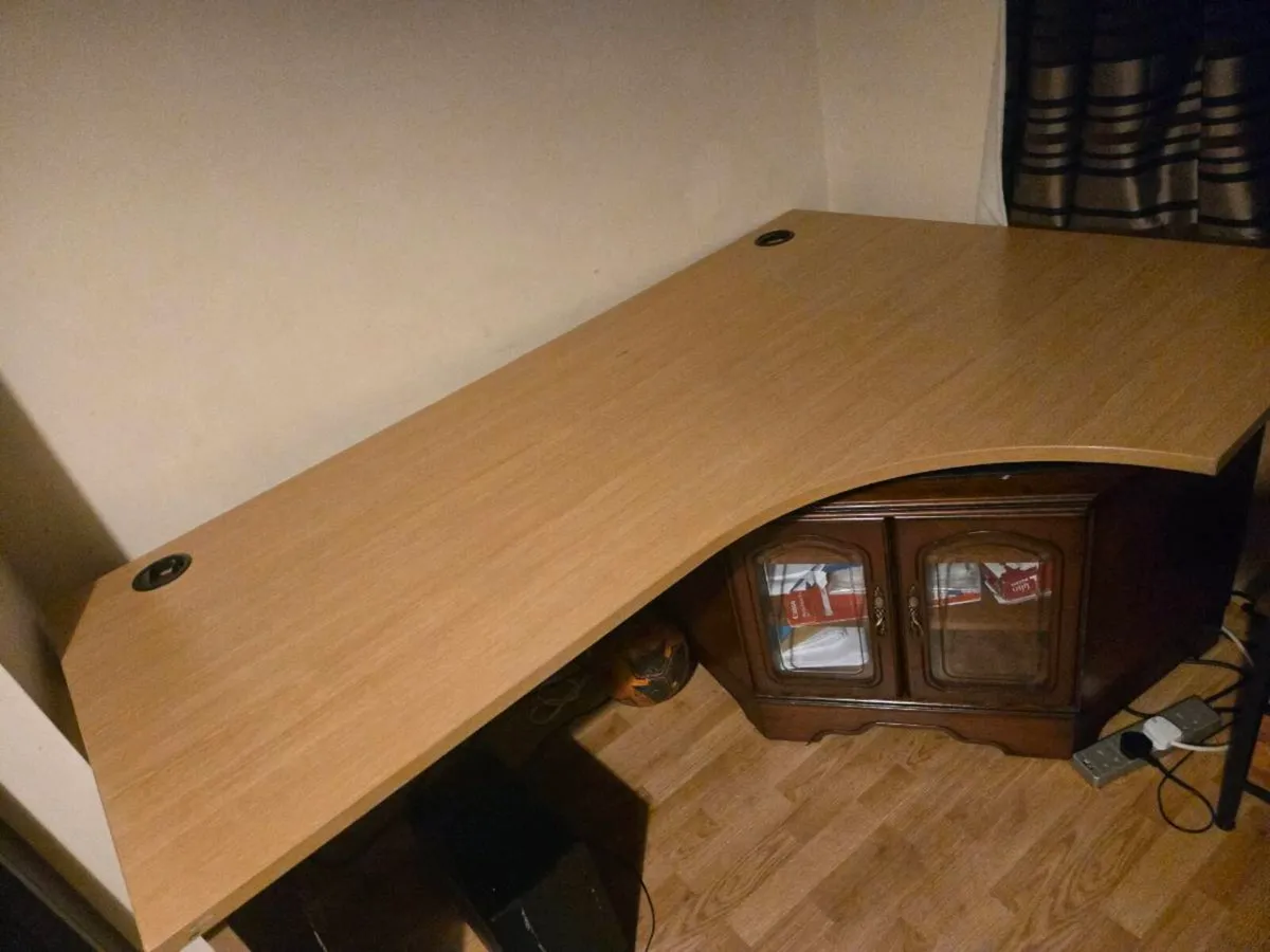 Big desk for free 1 - Image 1