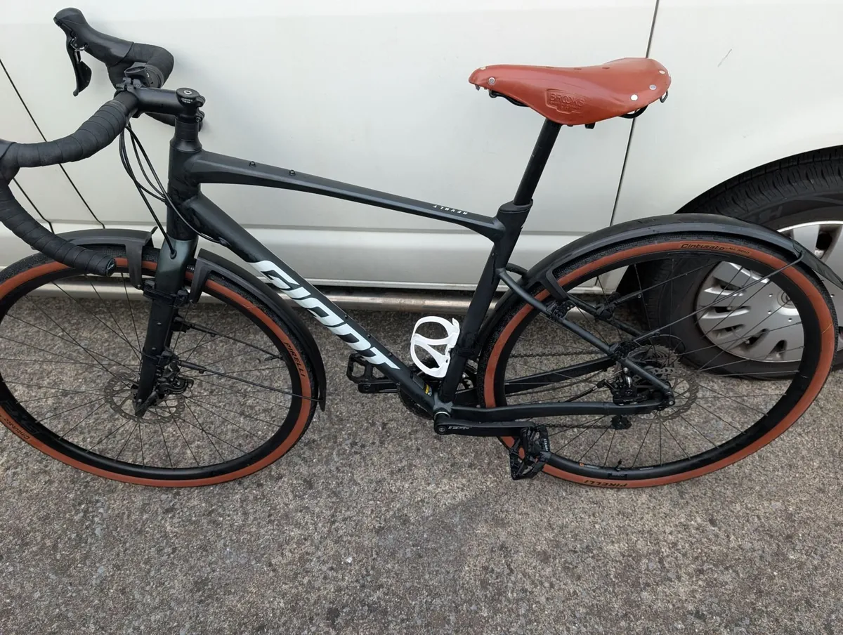 Giant Revolt 2 Gravel Bike - Image 1