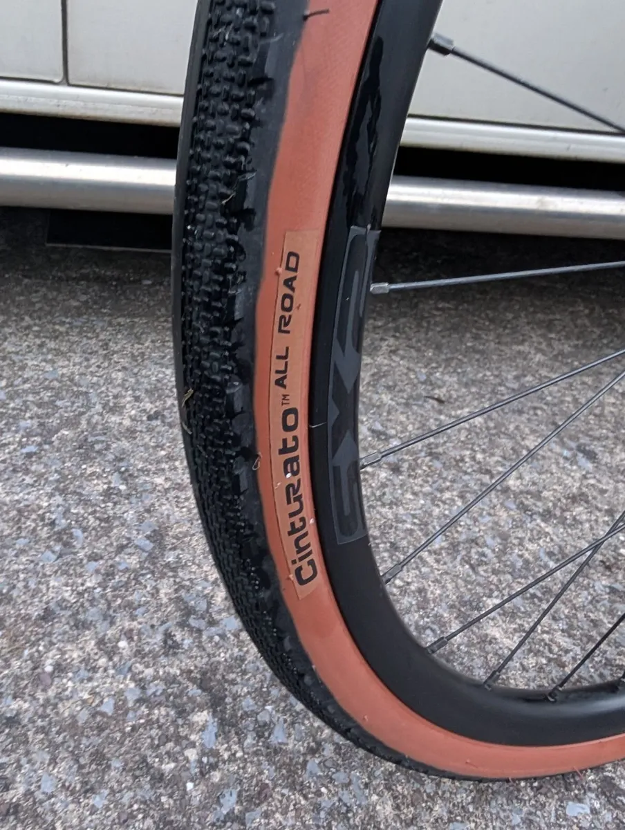 Giant Revolt 2 Gravel Bike - Image 4