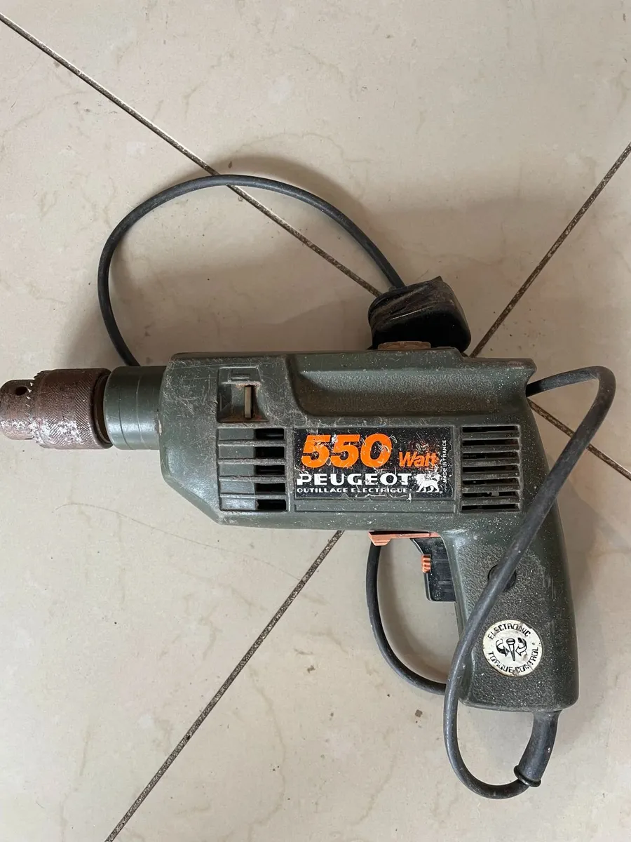 Peugeot 550-watt electric drill