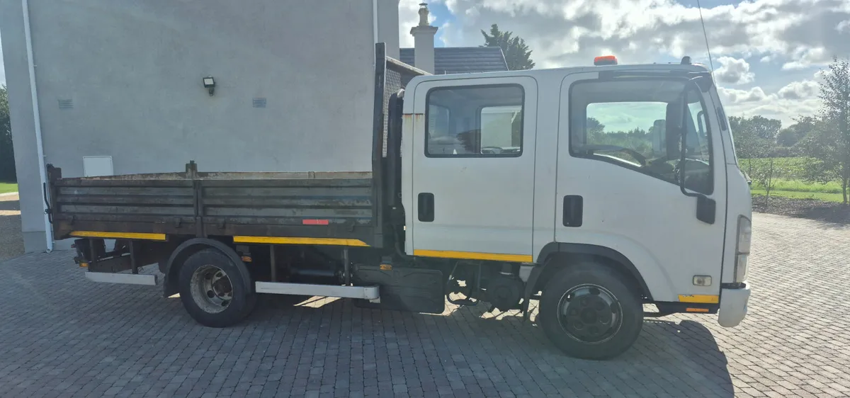2017 Isuzu tipper - Image 4