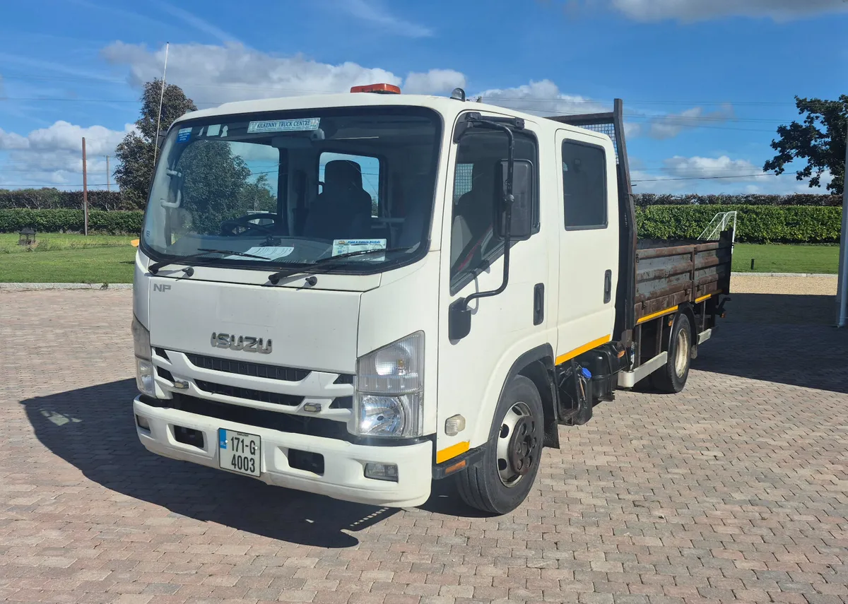 2017 Isuzu tipper - Image 1