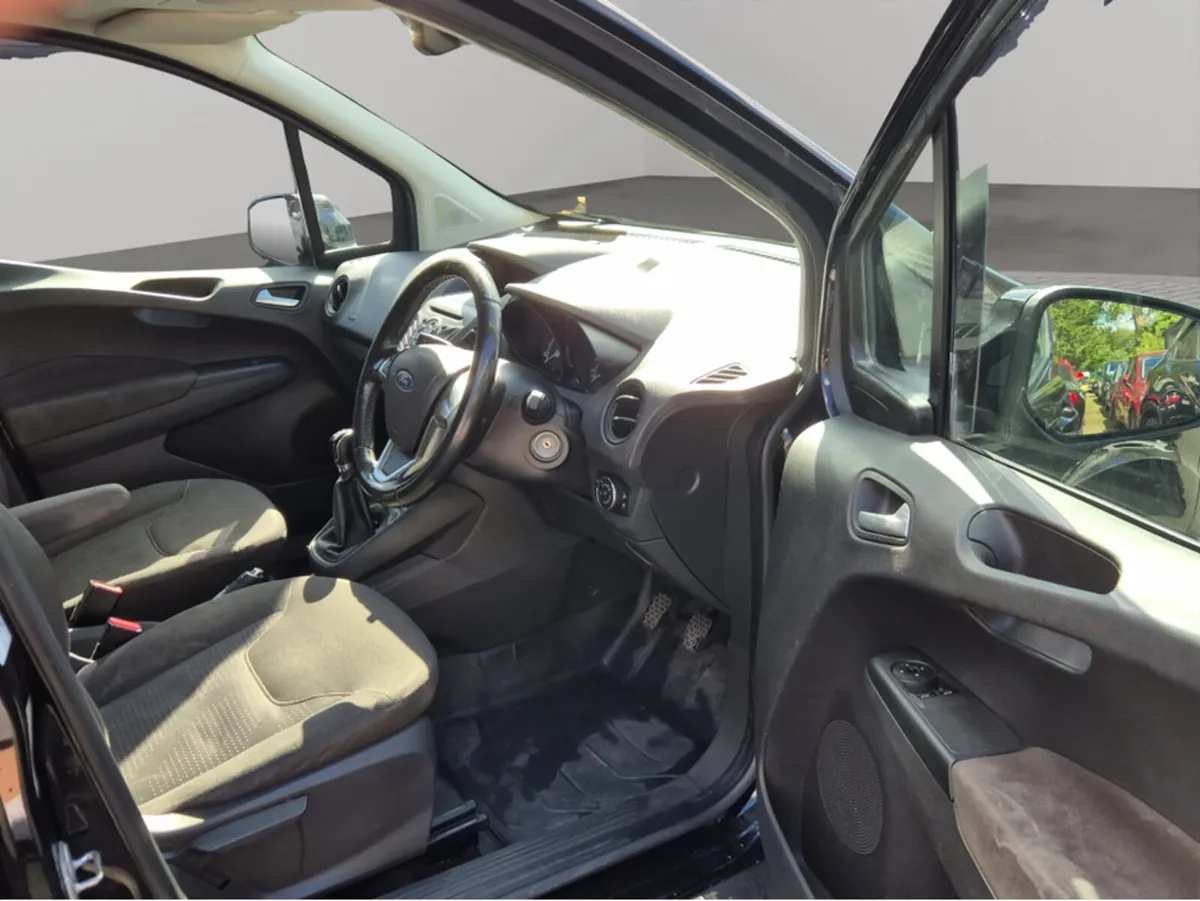 Ford Transit Courier TREND 1.5 TD **** 1 OWNER *** - Image 4