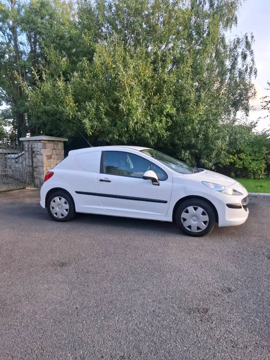 Clean 2008 Peugeot 207 Van - Image 3