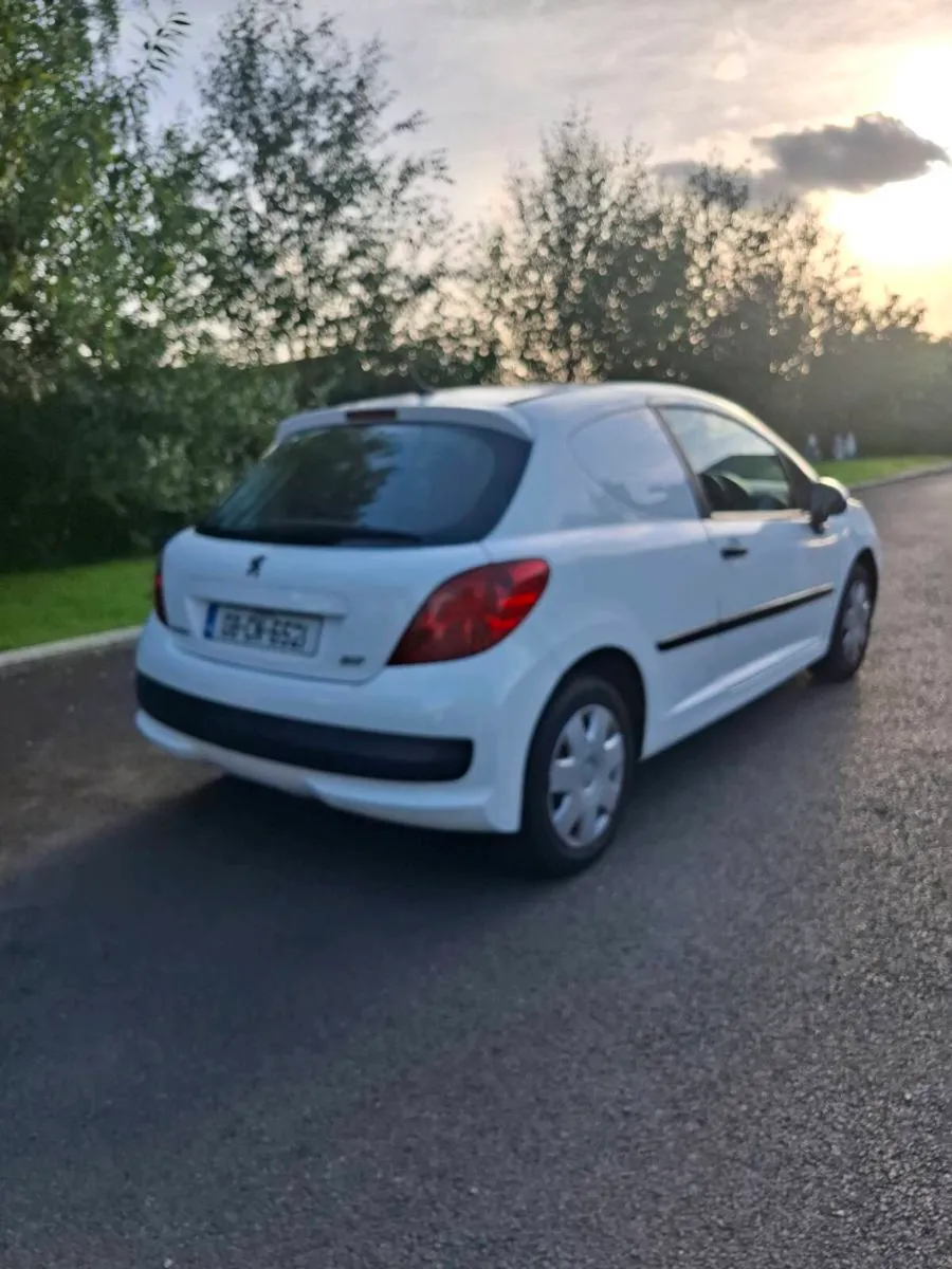 Clean 2008 Peugeot 207 Van - Image 4