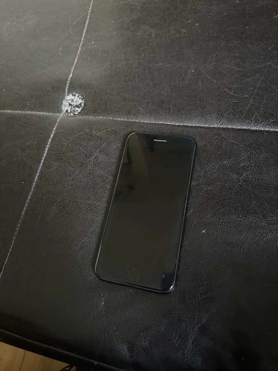 iPhone SE 2022 64gb - Image 2