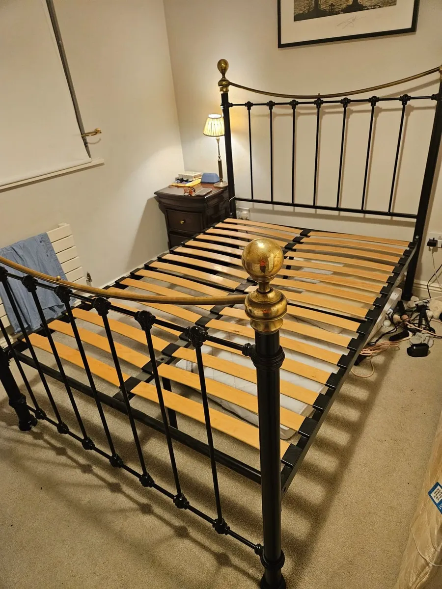 Bed frame - Image 1