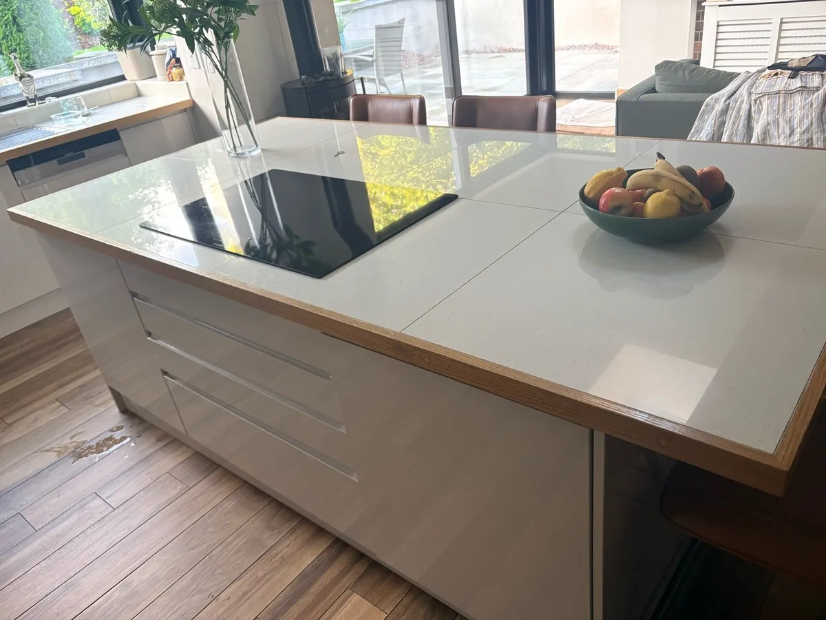 Fully Fitted Kitchen including Appliances - Image 3