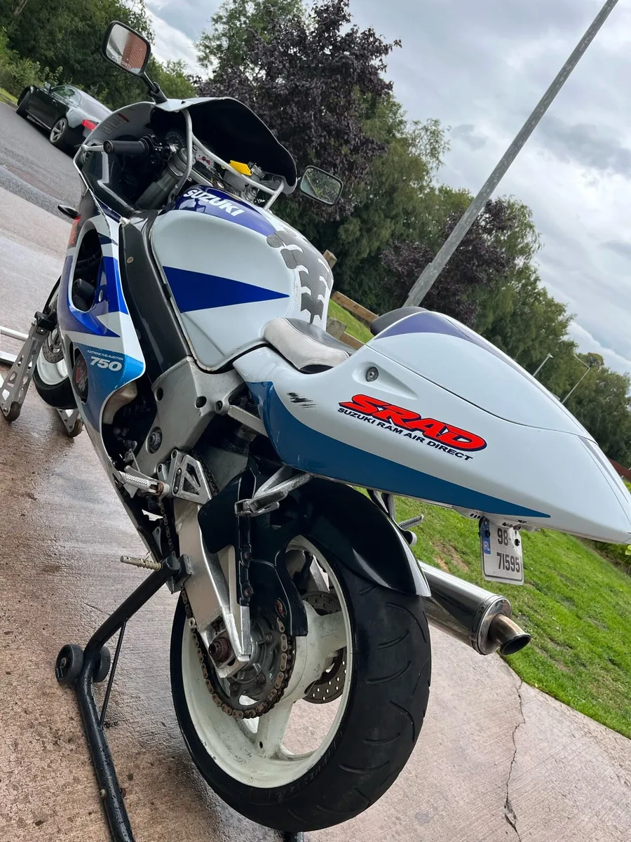 SUZUKI GSXR-750-SRAD €1300 - Image 3