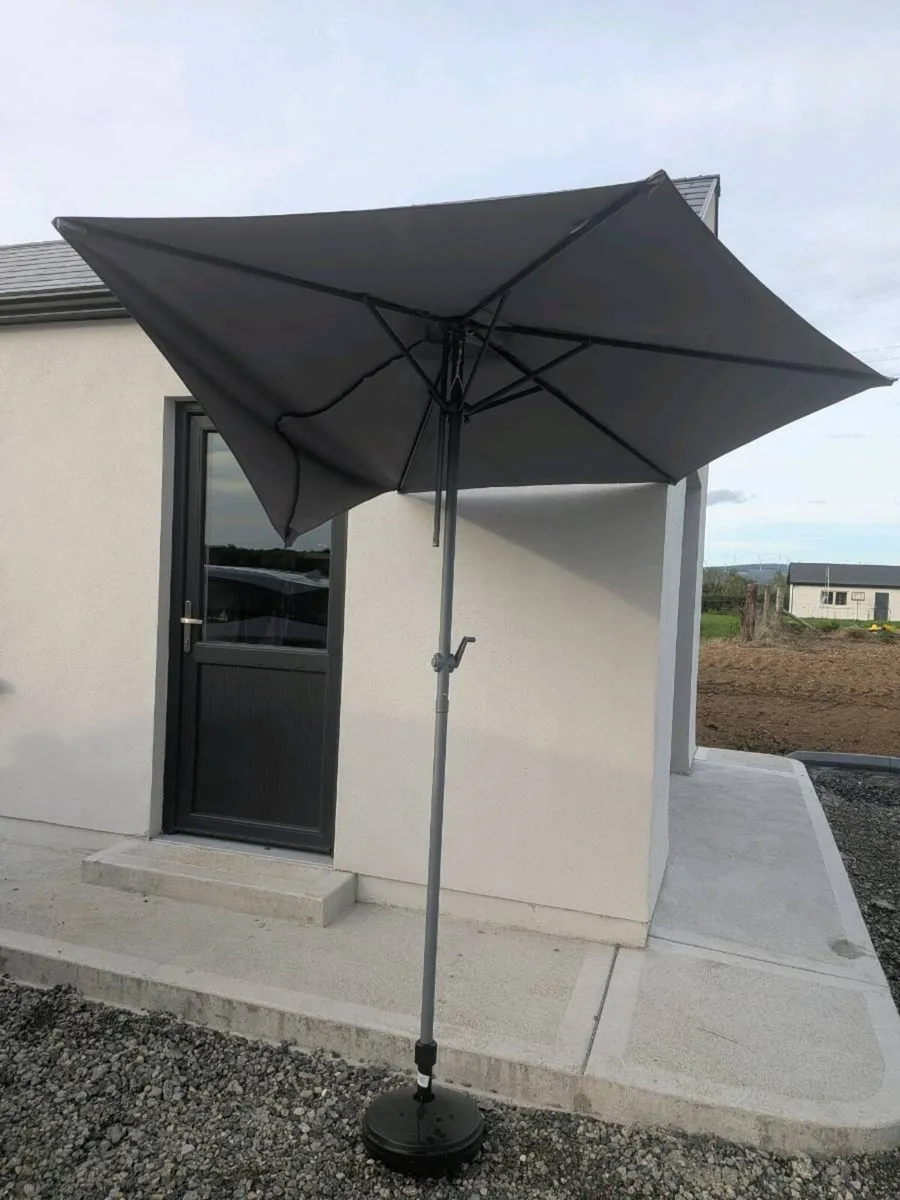 Parasol and Base - Image 1