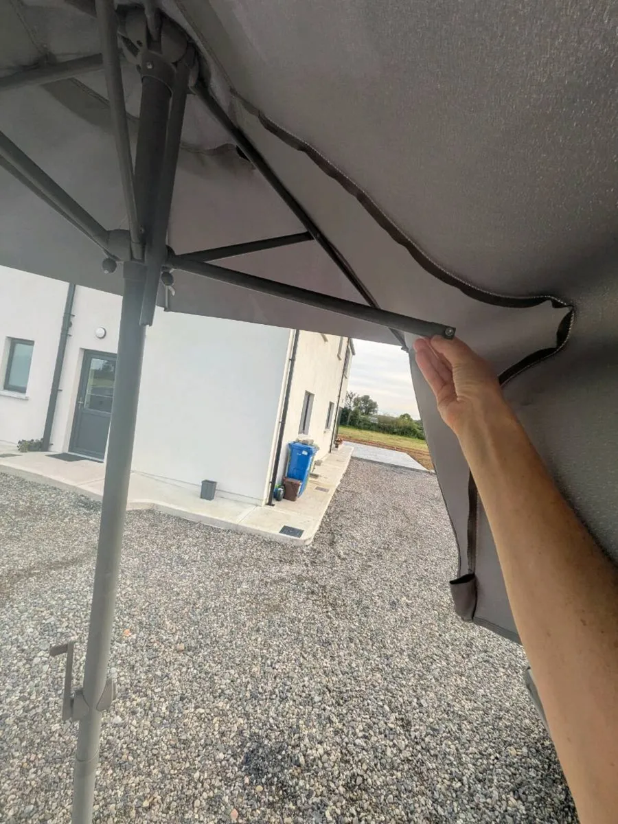 Parasol and Base - Image 3
